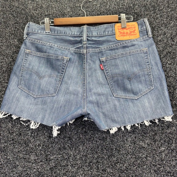 Levis 514 womens Cutoff Denim Shorts Blue Medium Wash Raw Hem Size 33 - Picture 2 of 6